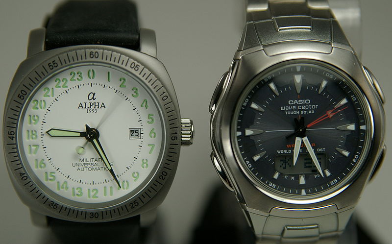 800px-Watch_Mechanical_Quartz_Comparison